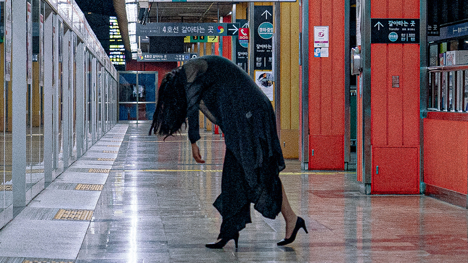 オクス駅お化け 場面写真